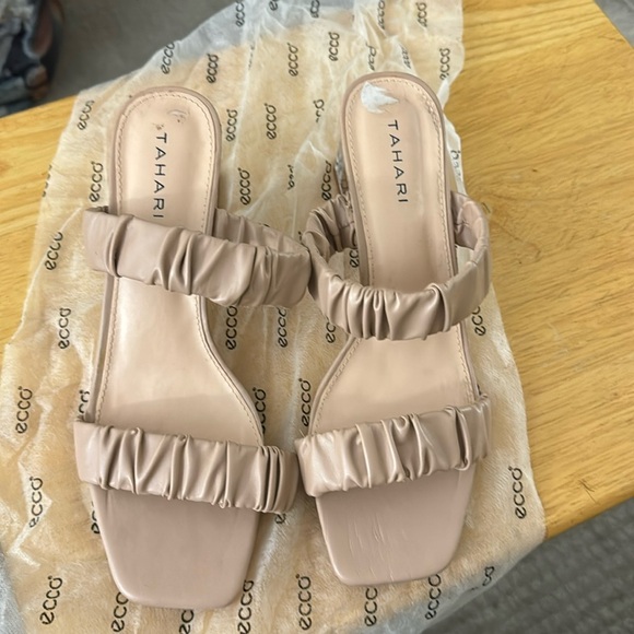 Tahari Double Band Strap Nude Sandals - Picture 3 of 6